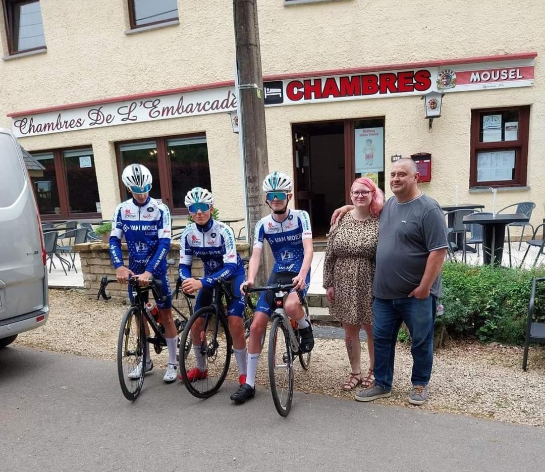 Dikke Vriend , Herberg & Taverne Chiny Exteriér fotografie